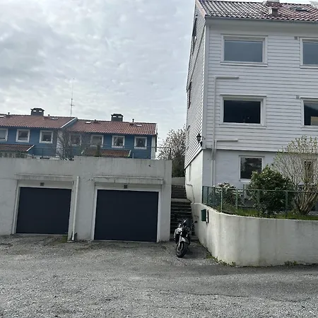 Апартаменты 3 Bedroom With Parking
